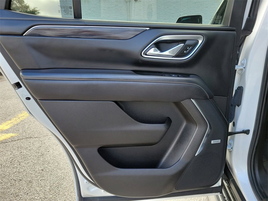 Used 2021 GMC Yukon SLT w/ SLT Premium Package image 16