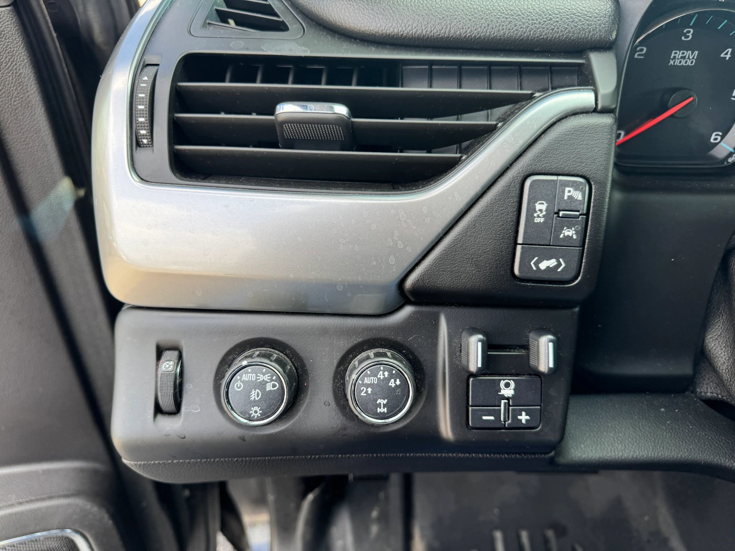 Used 2016 Chevrolet Tahoe LTZ image 16