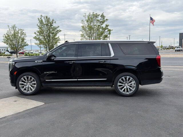 Used 2023 GMC Yukon XL Denali AWD/4WD image 6