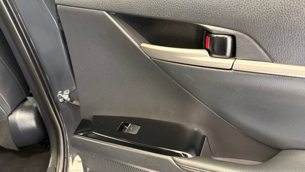 Used 2025 Toyota Camry XLE FWD image 25