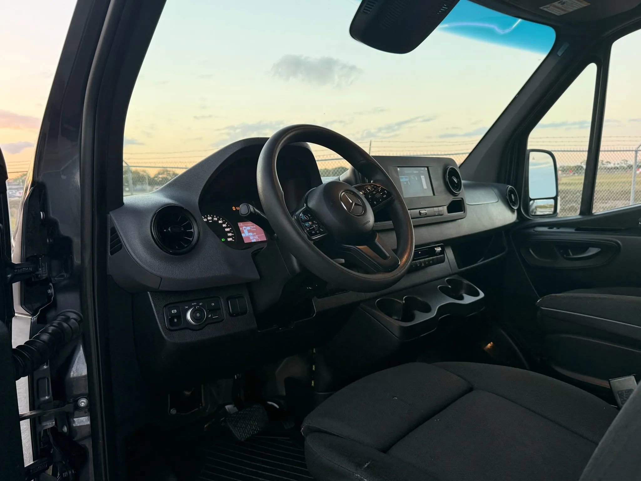 Used 2020 Mercedes-Benz Sprinter 1500 image 8
