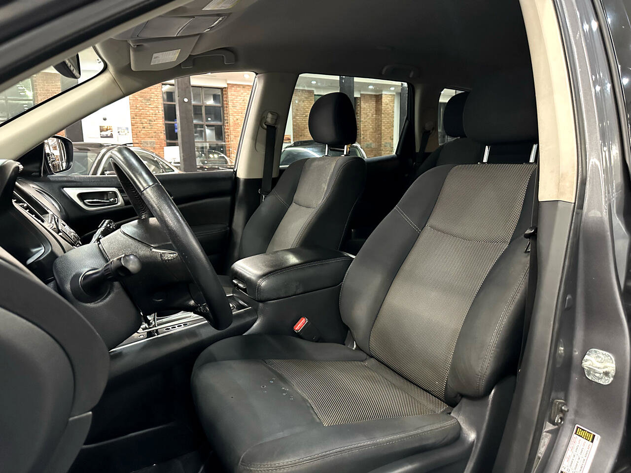 Used 2019 Nissan Pathfinder SV image 22