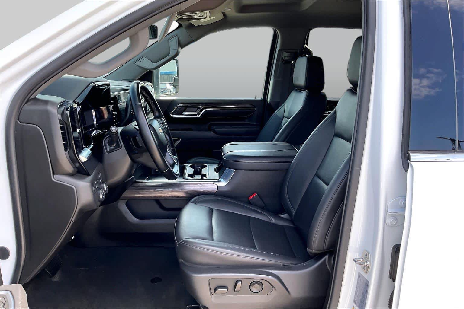 Certified 2025 Chevrolet Silverado 2500 LTZ w/ LTZ Convenience Package AWD/4WD image 8