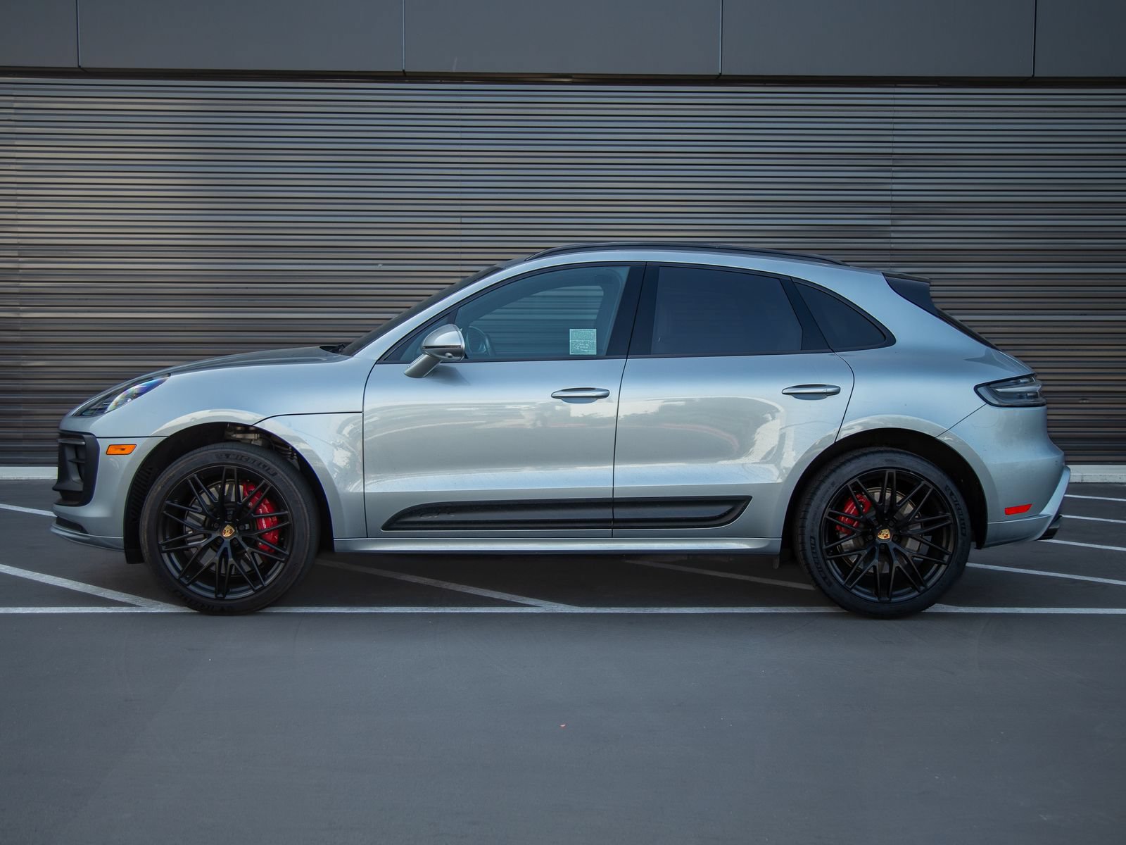 Certified 2023 Porsche Macan GTS AWD/4WD image 2