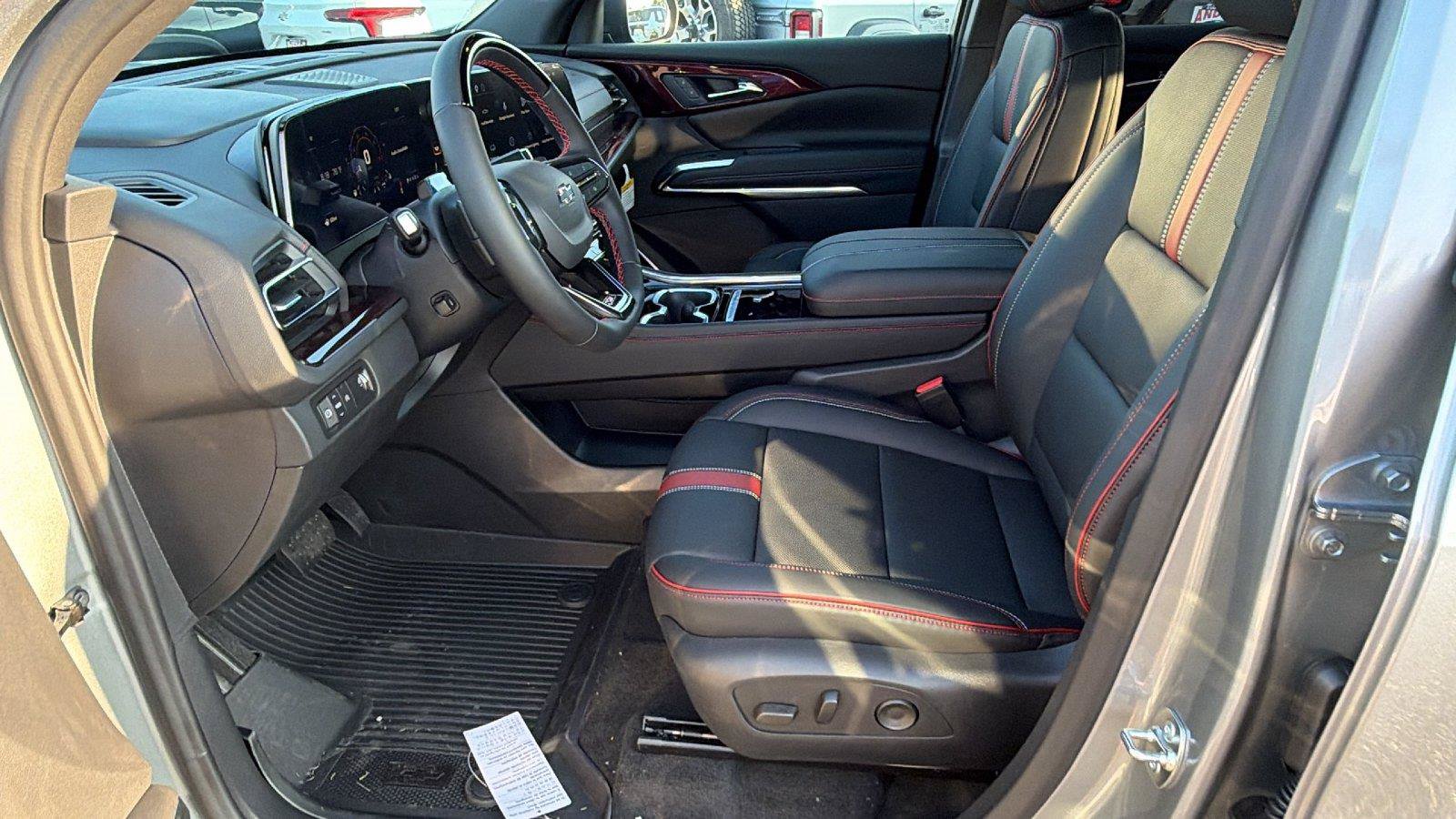 New 2027 Chevrolet Traverse RS w/ LPO, Floor Liner Package FWD image 15