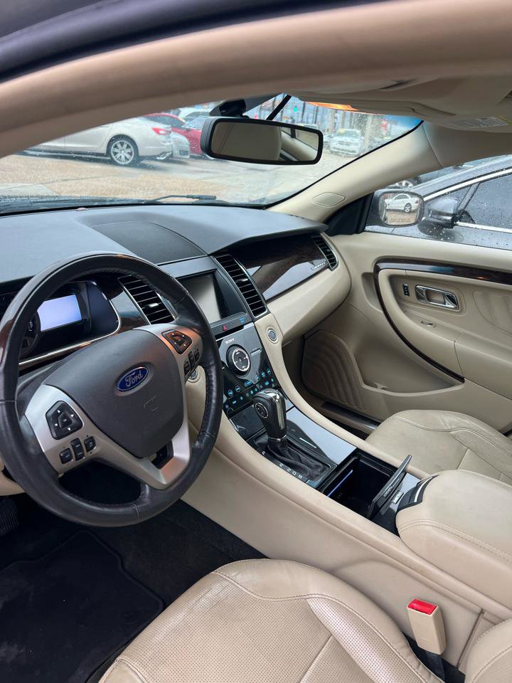 Used 2013 Ford Taurus Limited FWD image 10