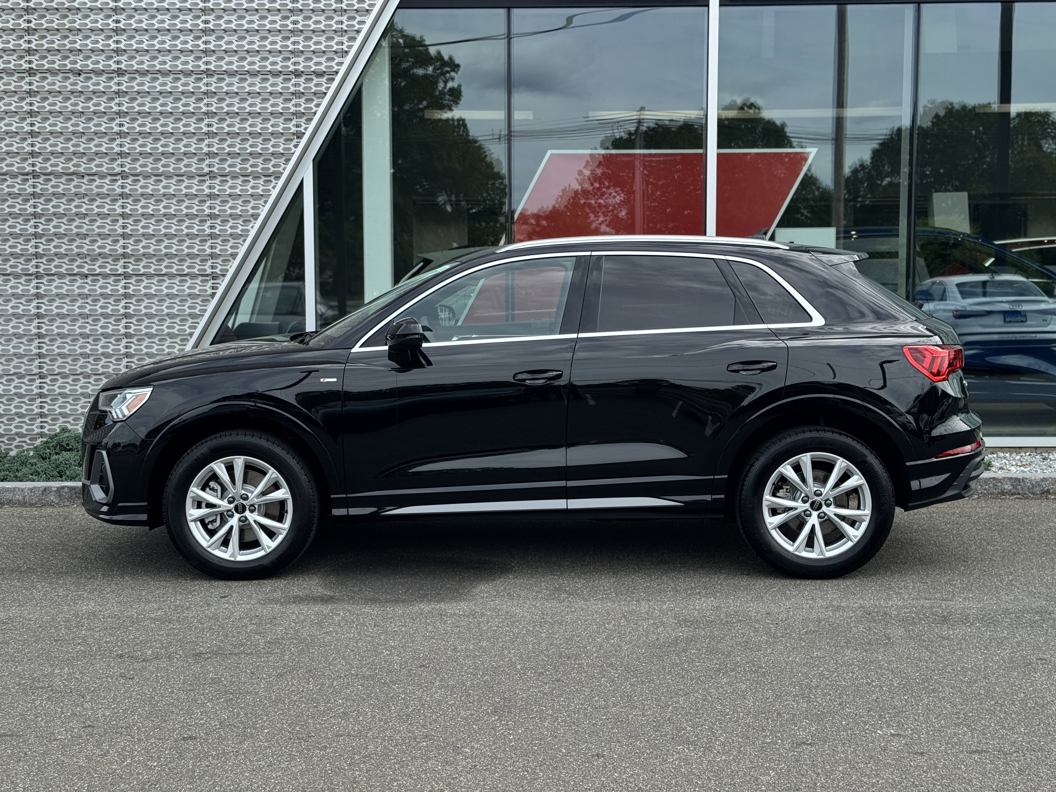 New 2025 Audi Q3 2.0T Premium image 2