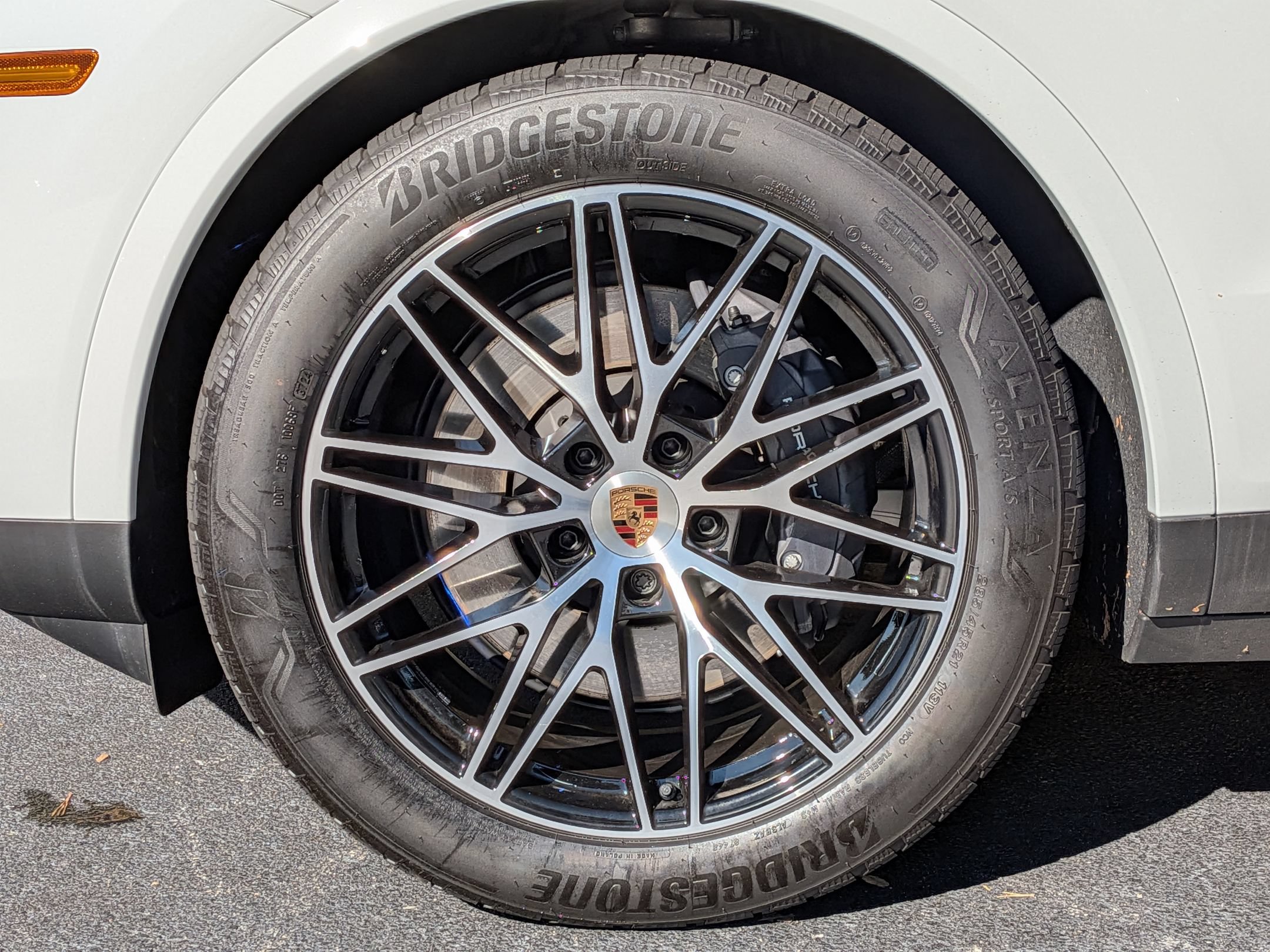 Certified 2025 Porsche Cayenne AWD/4WD image 40