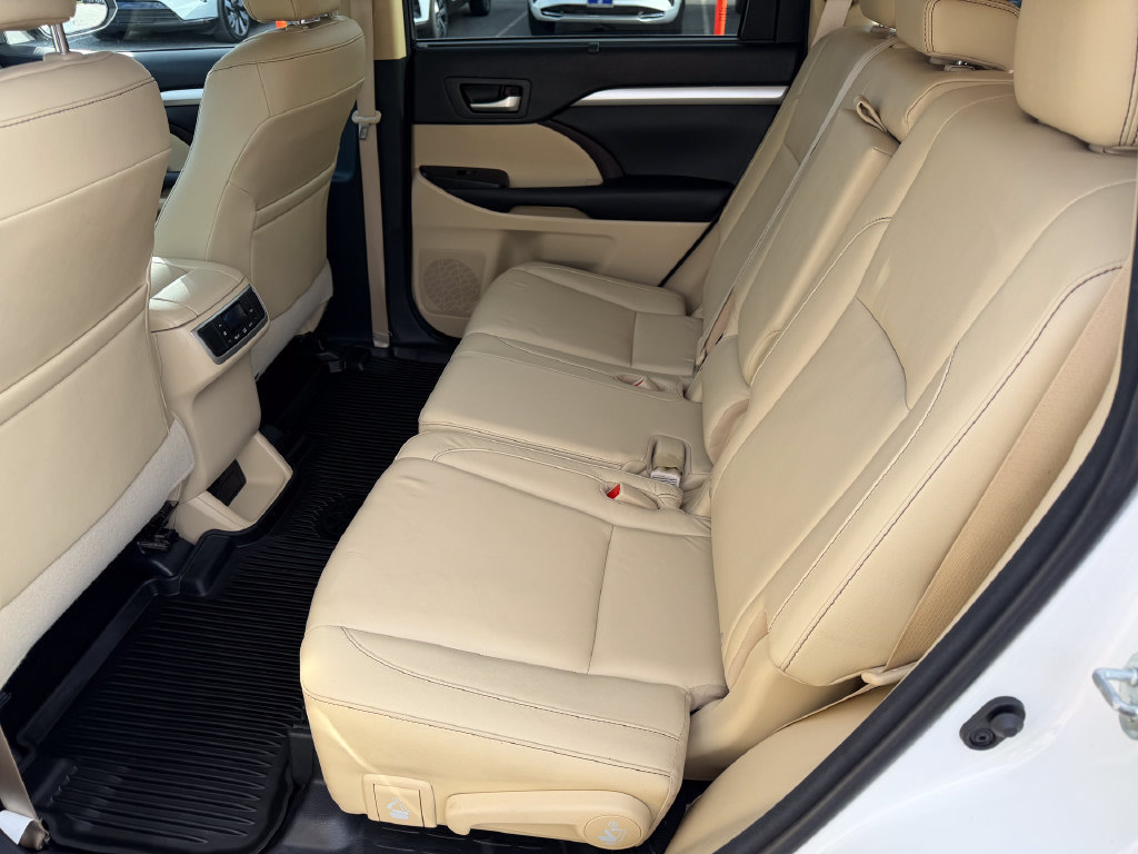 Used 2016 Toyota Highlander XLE AWD/4WD image 22
