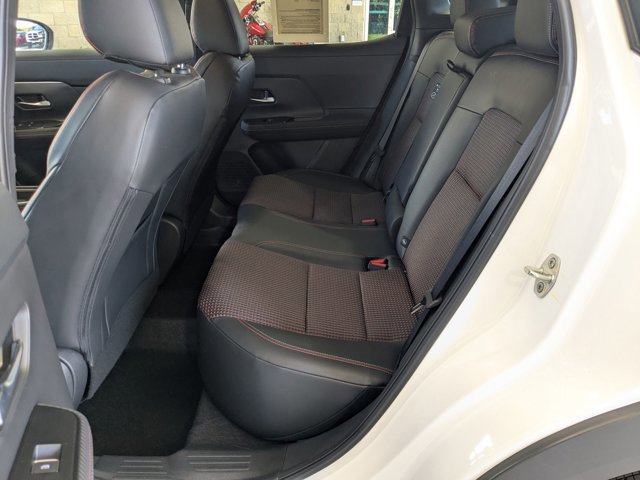 Used 2025 Nissan Kicks SR AWD/4WD image 17