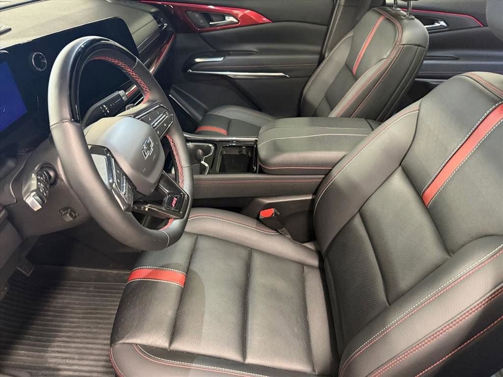 Used 2024 Chevrolet Traverse RS image 11