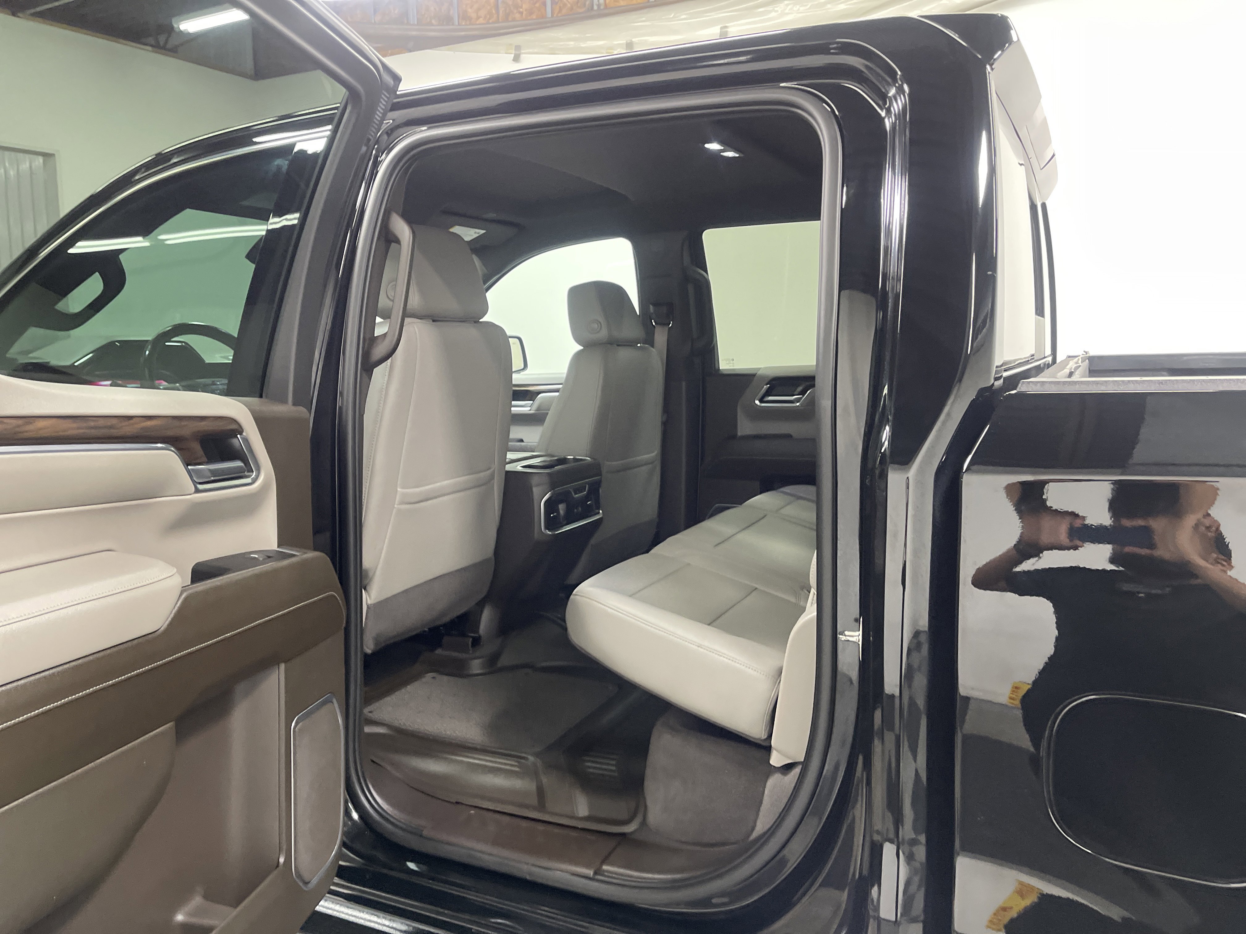 Used 2022 GMC Sierra 1500 SLT w/ SLT Premium Plus Package AWD/4WD image 13