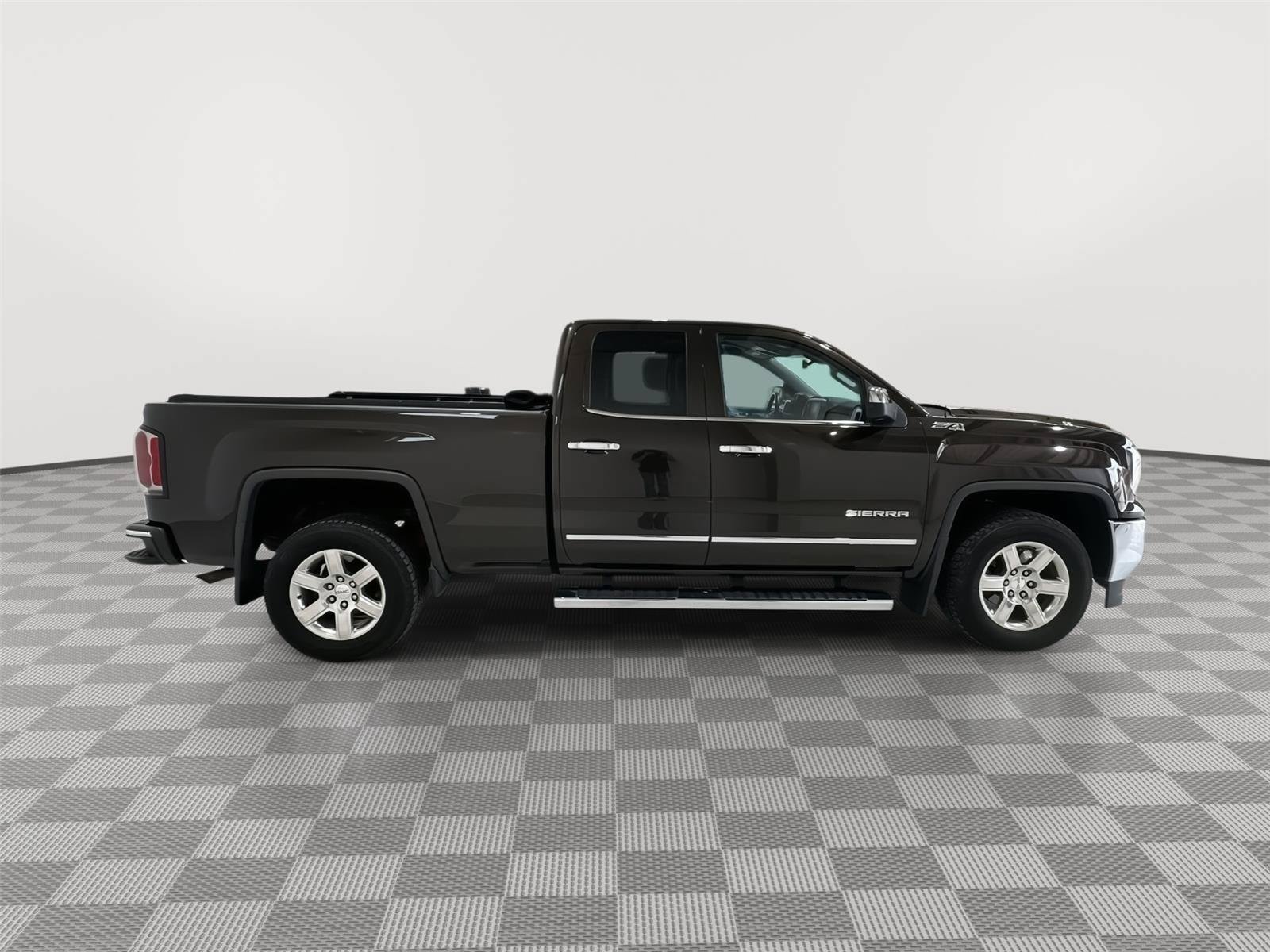Used 2016 GMC Sierra 1500 SLT w/ Enhanced Driver Alert Package AWD/4WD image 6