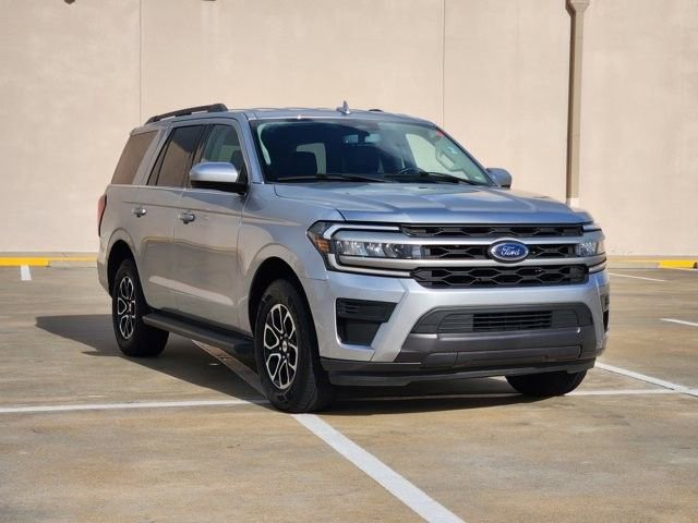 Used 2024 Ford Expedition XLT image 3