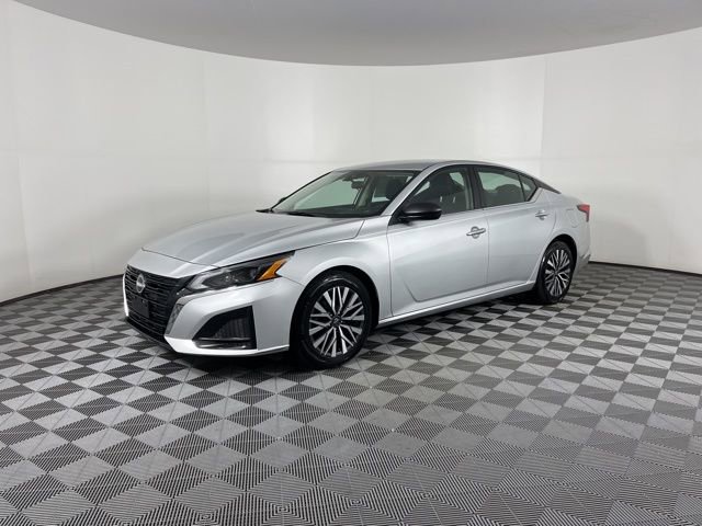 Used 2024 Nissan Altima 2.5 SV image 5