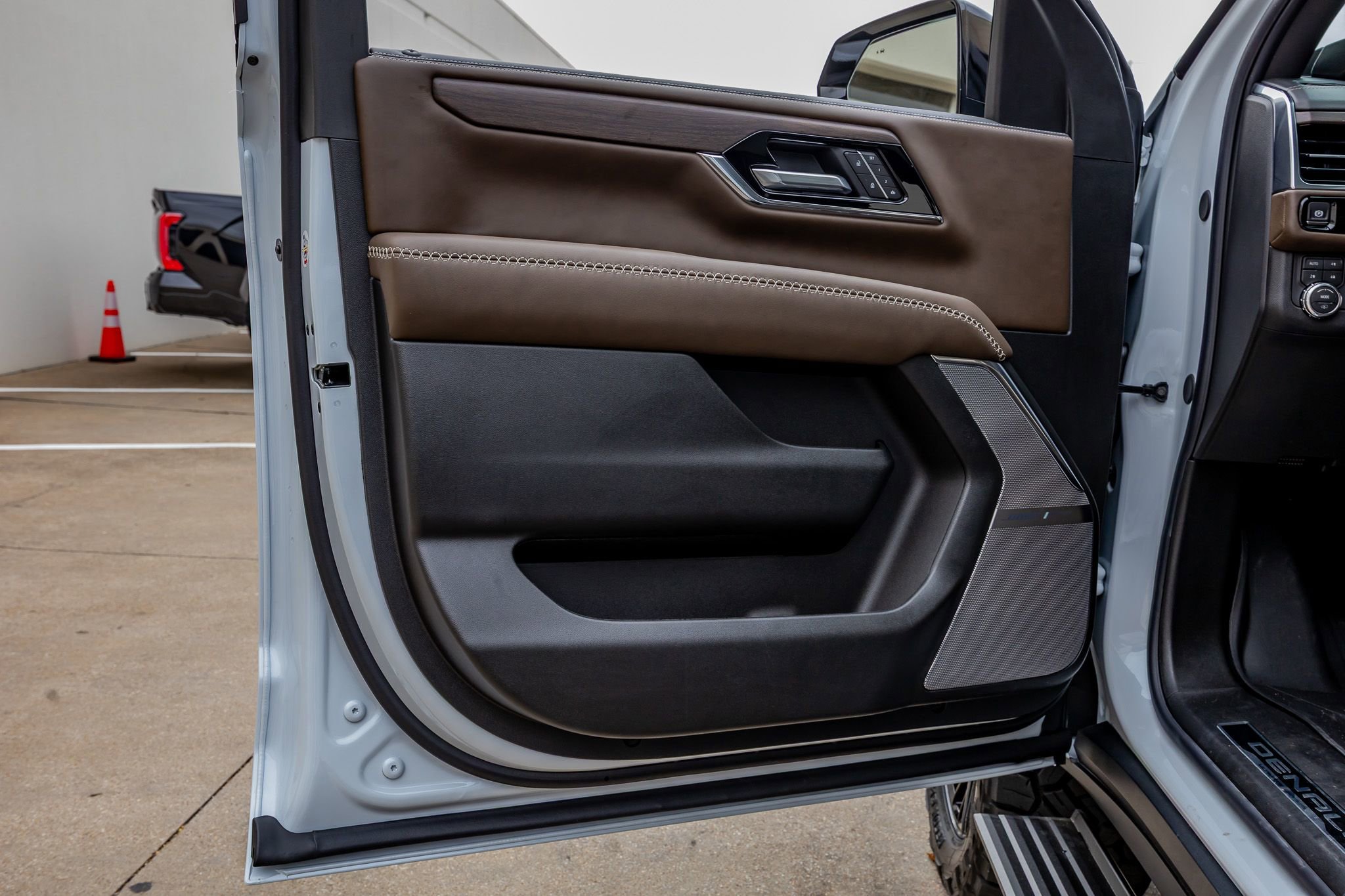 Used 2026 GMC Yukon XL Denali Ultimate AWD/4WD image 39