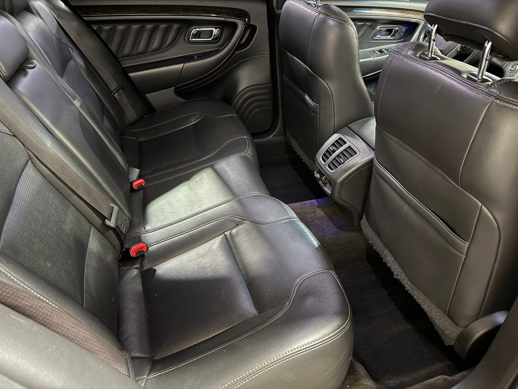 Used 2015 Ford Taurus Limited image 34