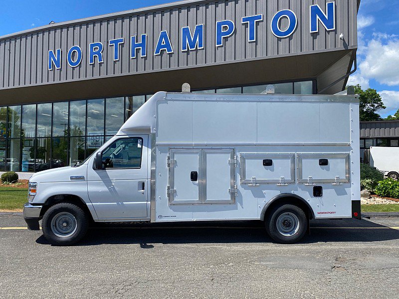 New 2027 Ford E-350 and Econoline 350 Super Duty w/ Power Equipment Group RWD image 4