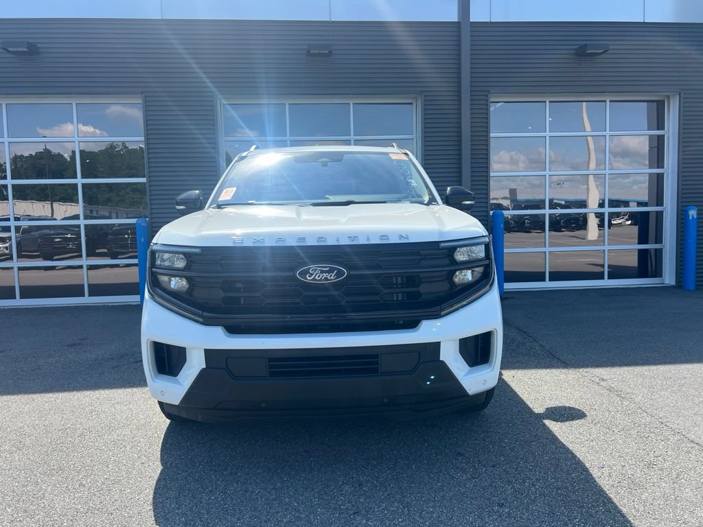 Used 2025 Ford Expedition Active AWD/4WD image 5