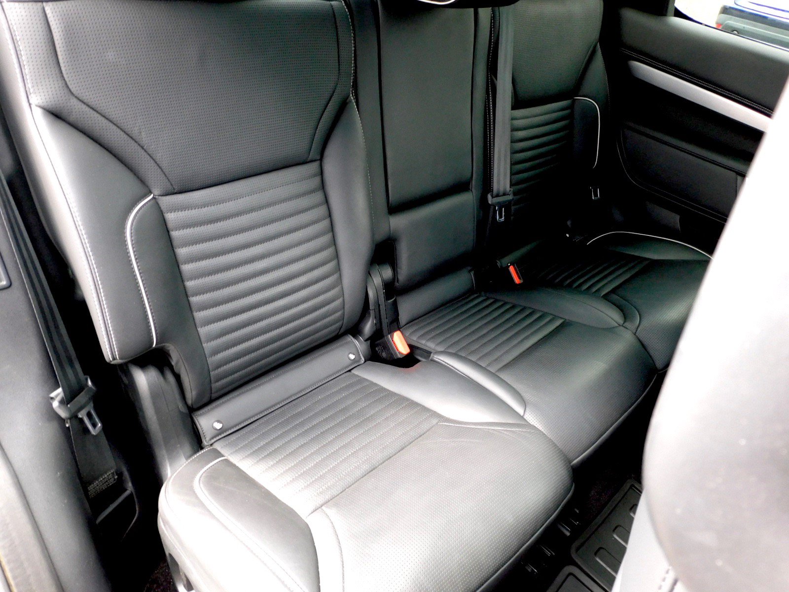Used 2022 Land Rover Discovery S R-Dynamic AWD/4WD image 19