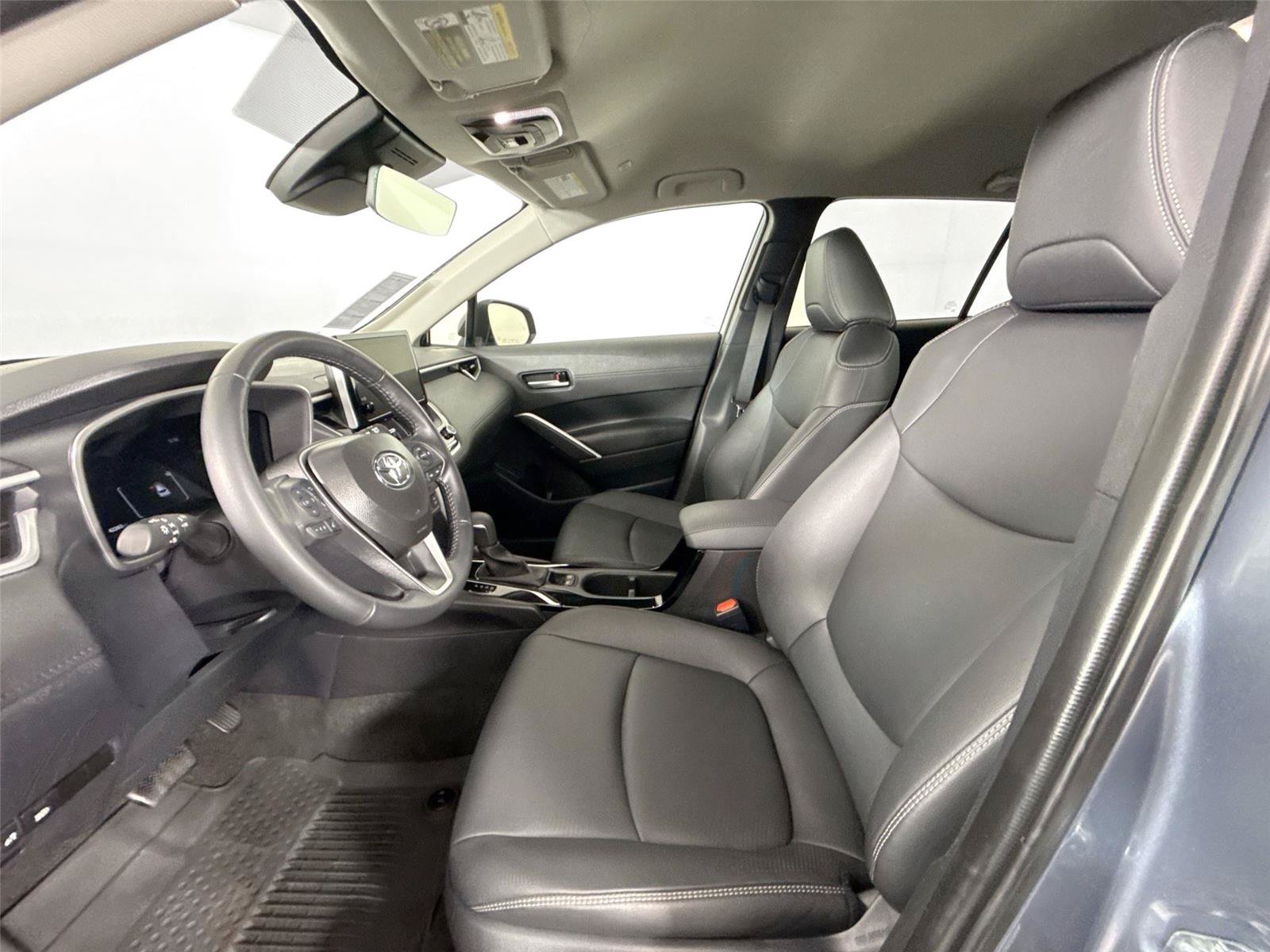 Certified 2025 Toyota Corolla Cross XLE FWD image 3