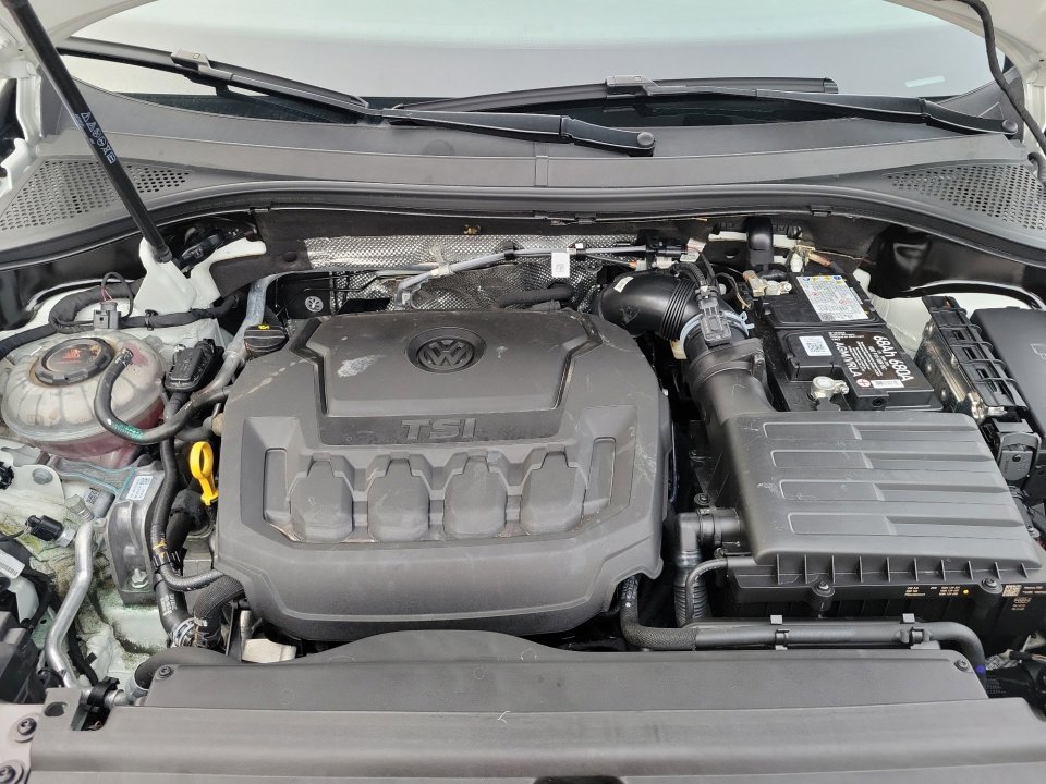 Certified 2023 Volkswagen Tiguan SE R-Line image 20