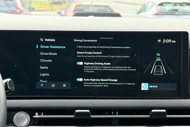 Used 2025 Hyundai Tucson Limited image 36