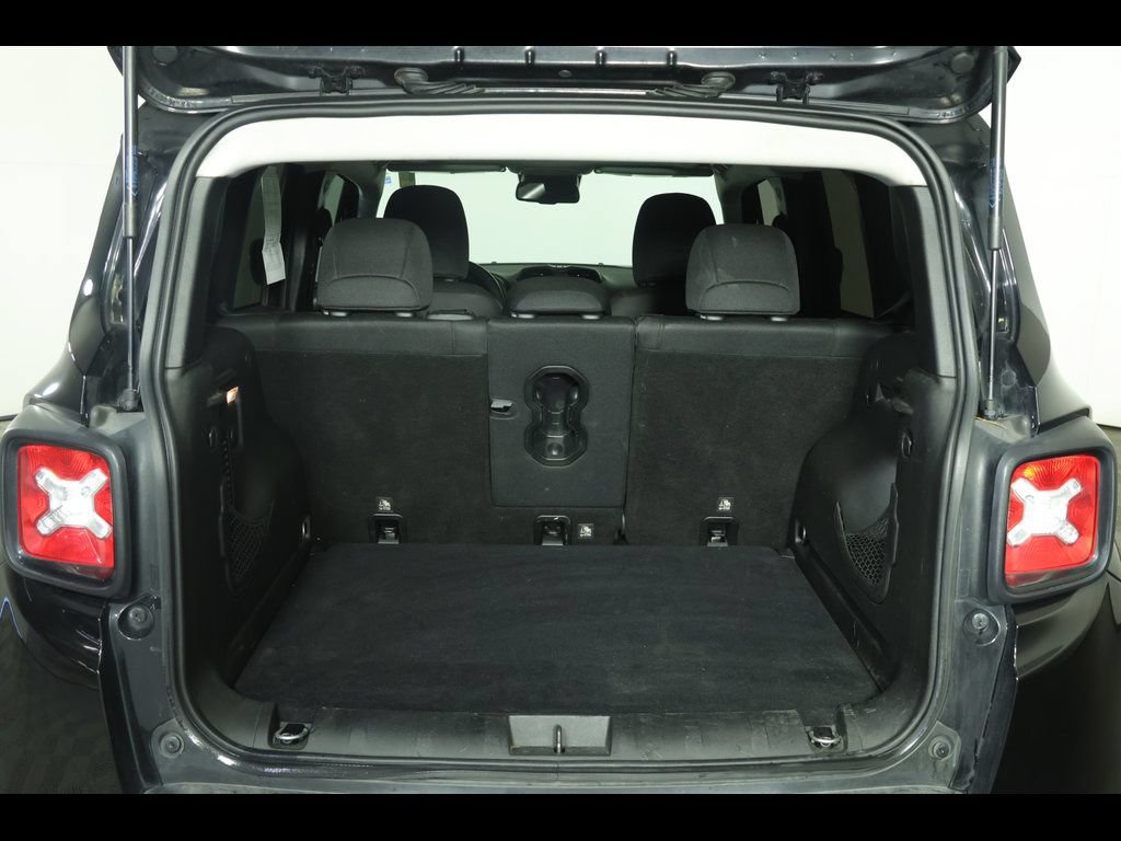 Used 2019 Jeep Renegade Altitude w/ Quick Order Package 2XM AWD/4WD image 10