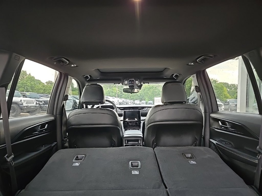 Used 2023 Jeep Grand Cherokee Altitude AWD/4WD image 96