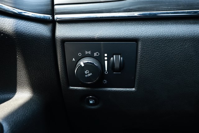 Used 2022 Jeep Grand Cherokee Limited AWD/4WD image 15