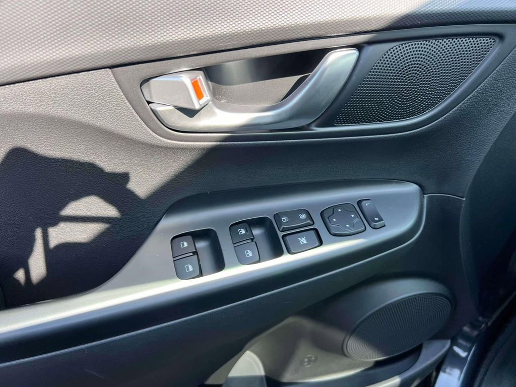 Used 2022 Hyundai Kona SEL w/ Convenience Package image 17