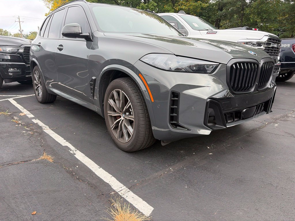 Used 2026 BMW X5 xDrive40i w/ M Sport Package AWD/4WD image 3
