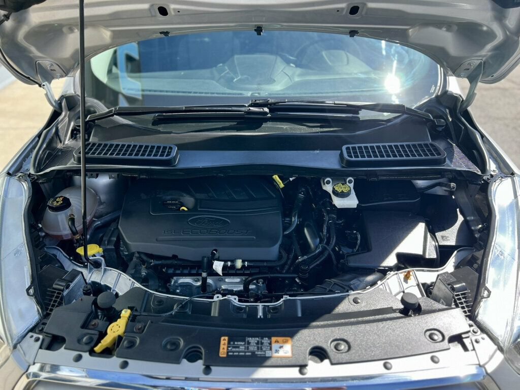 Used 2017 Ford Escape SE w/ Equipment Group 201A FWD image 11
