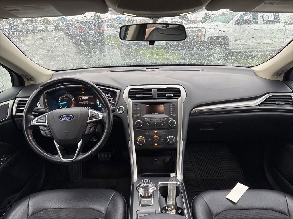 Used 2017 Ford Fusion SE w/ Equipment Group 201A FWD image 17