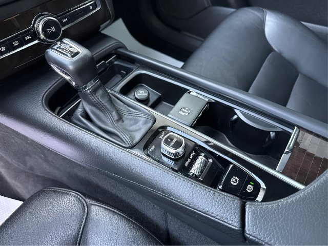 Used 2017 Volvo XC90 T6 Momentum w/ Vision Package AWD/4WD image 42