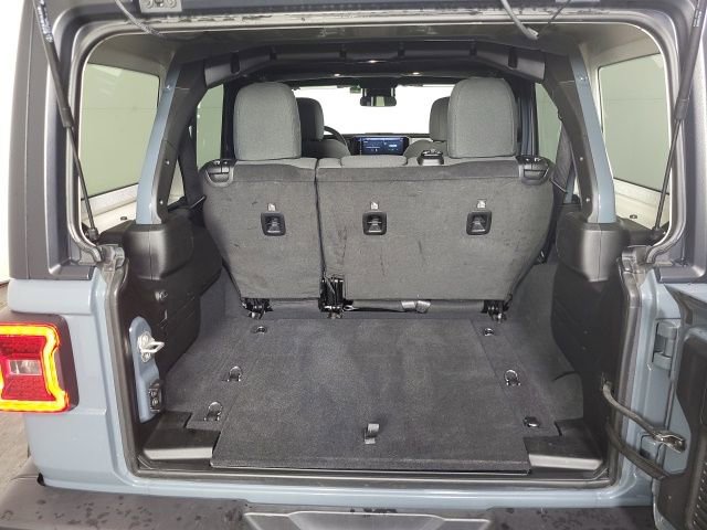 Used 2024 Jeep Wrangler Sahara image 6