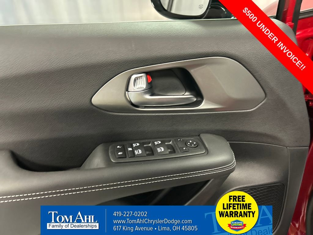 New 2026 Chrysler Voyager LX image 12