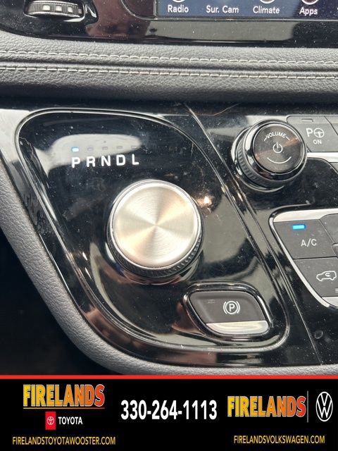 Used 2018 Chrysler Pacifica Limited image 21