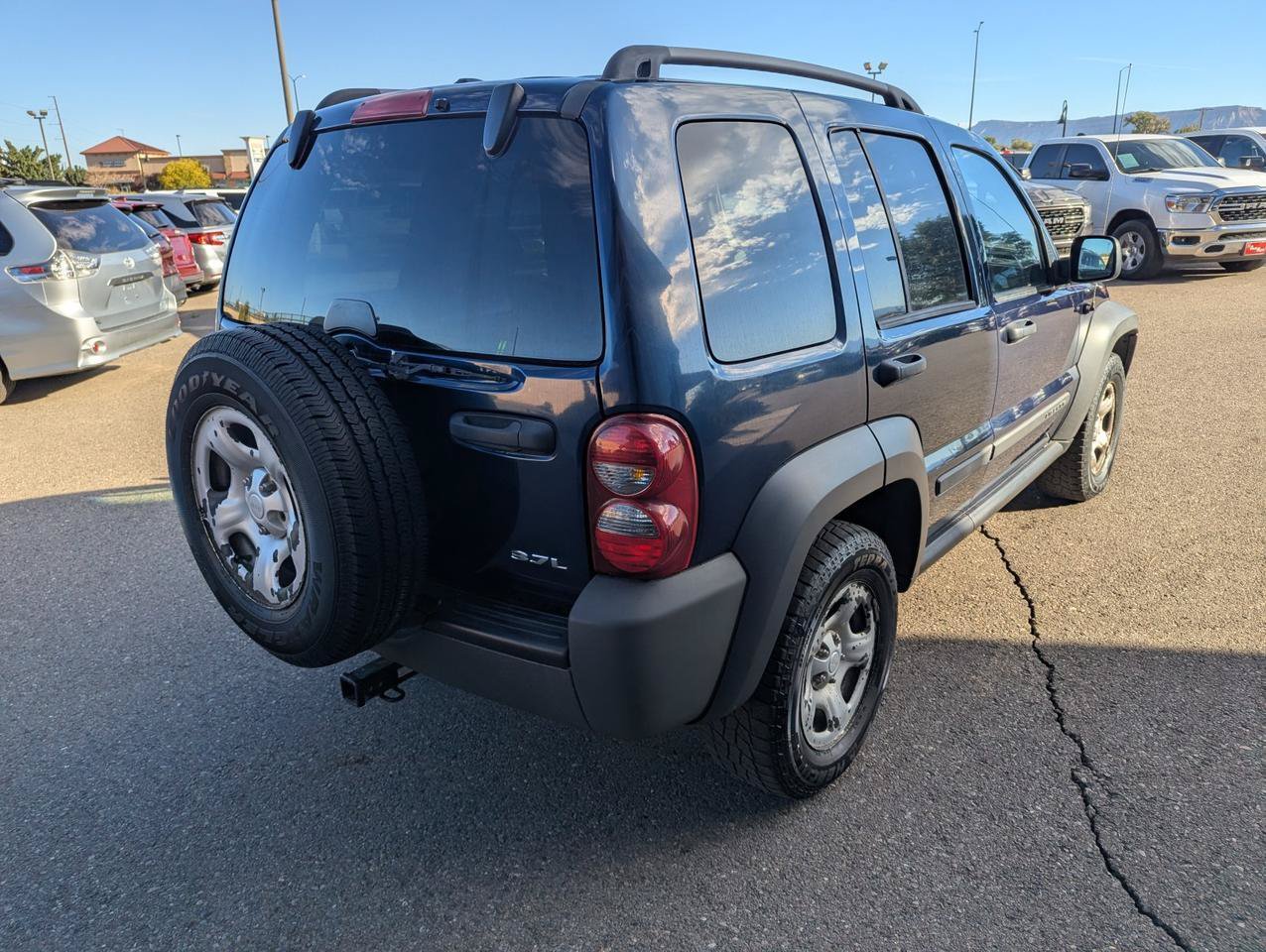 Used 2007 Jeep Liberty Sport AWD/4WD image 5