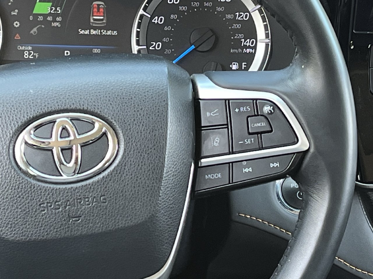 Used 2023 Toyota Highlander Bronze Edition FWD image 14