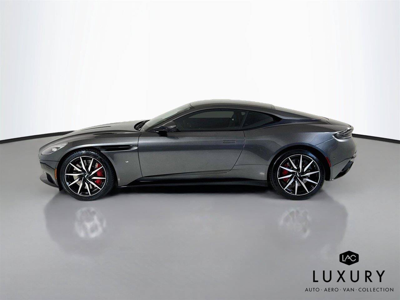 Used 2017 Aston Martin DB11 V12 RWD image 9