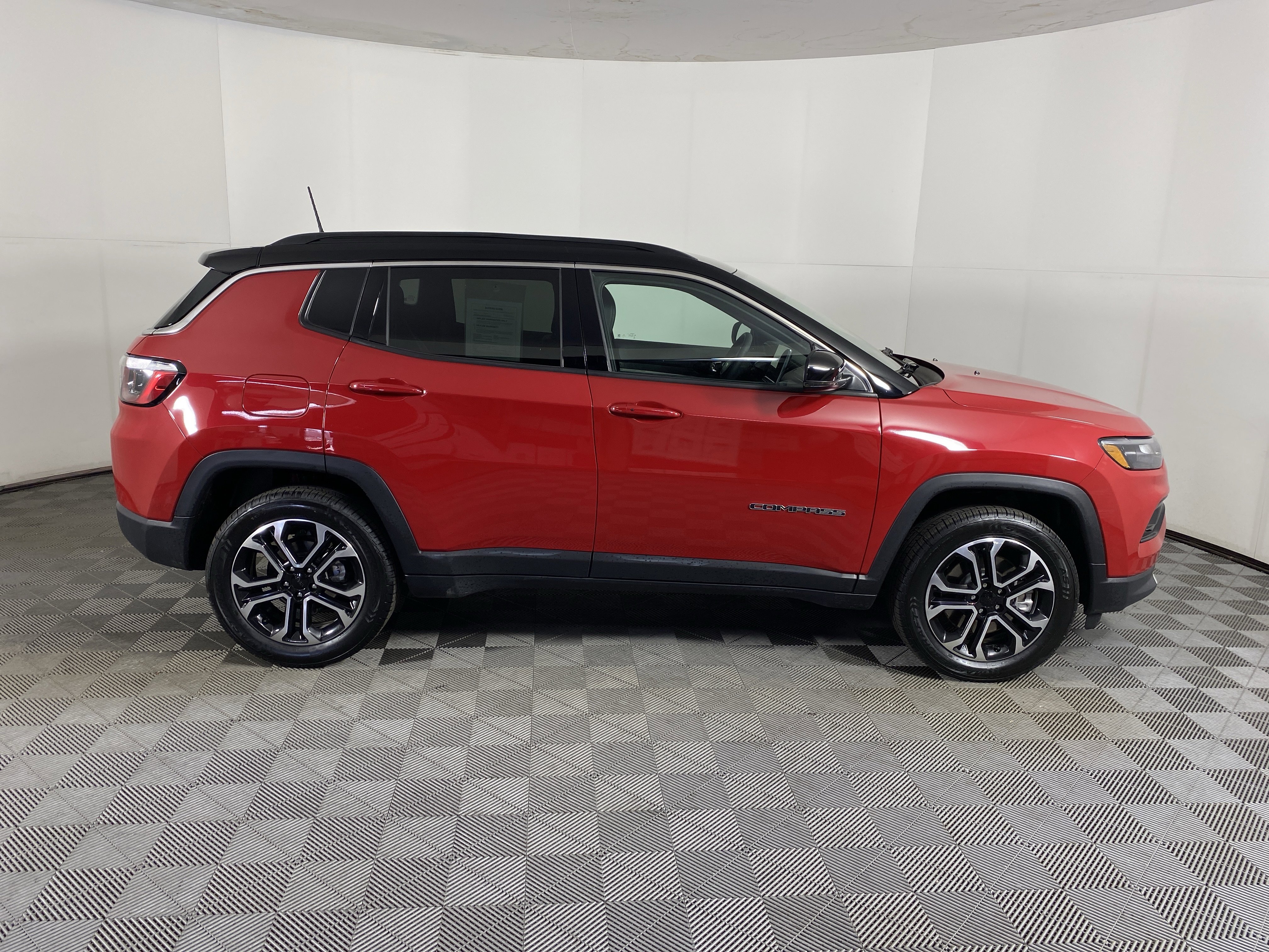 Used 2023 Jeep Compass Limited image 6