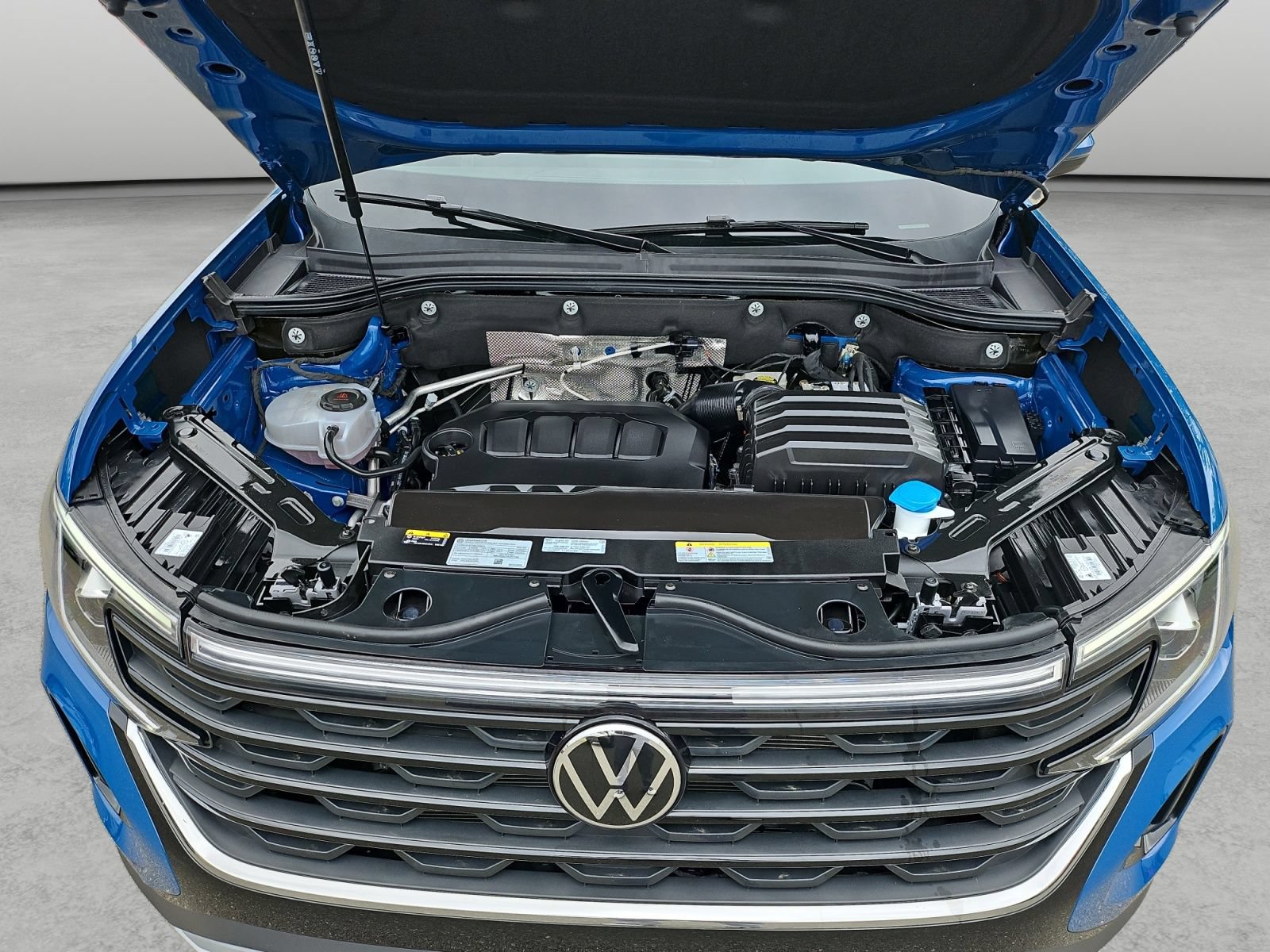 Used 2025 Volkswagen Atlas Cross Sport SE FWD image 36