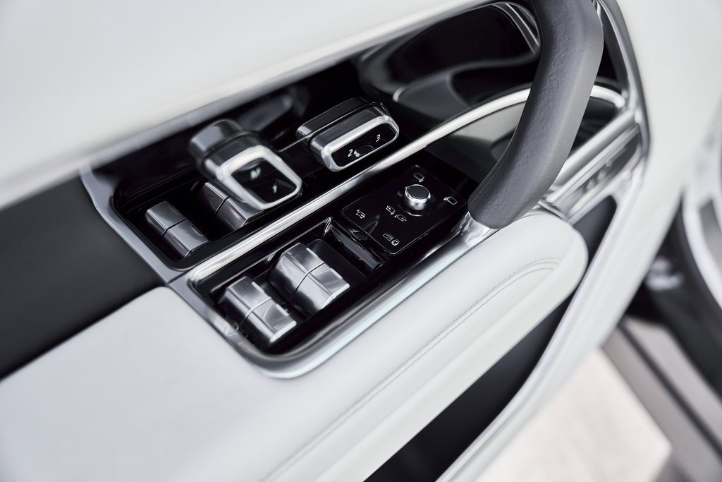 Used 2024 Land Rover Range Rover Long Wheelbase SE image 39