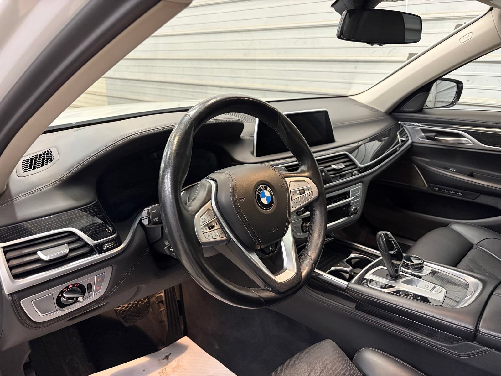 Used 2022 BMW 740i xDrive w/ Premium Package AWD/4WD image 14