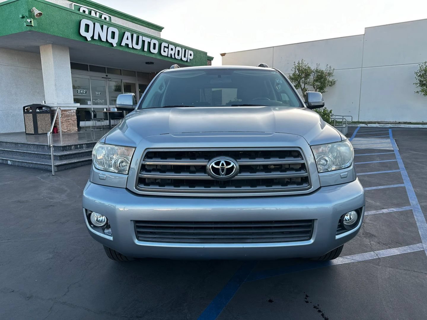 Used 2013 Toyota Sequoia SR5 w/ Sport Appearance Pkg AWD/4WD image 2