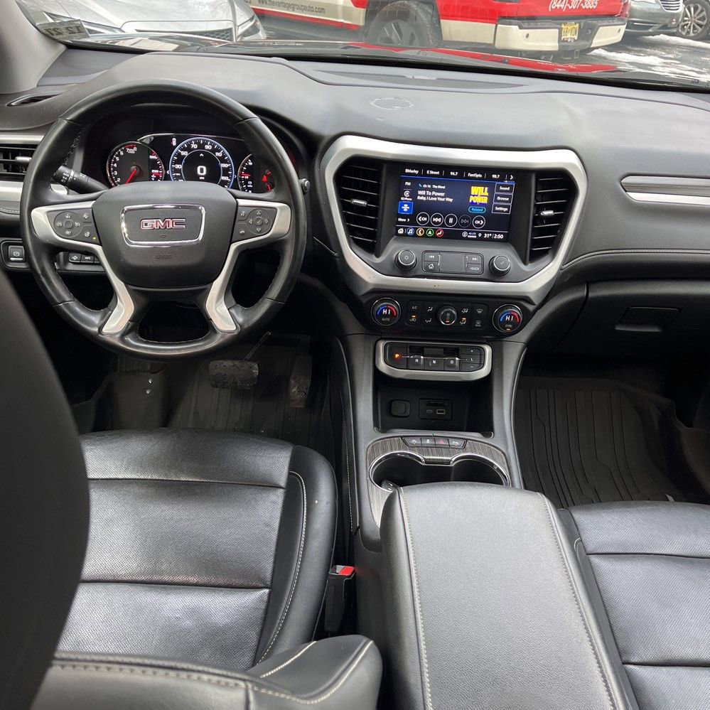 Used 2023 GMC Acadia SLT w/ Technology Package image 7