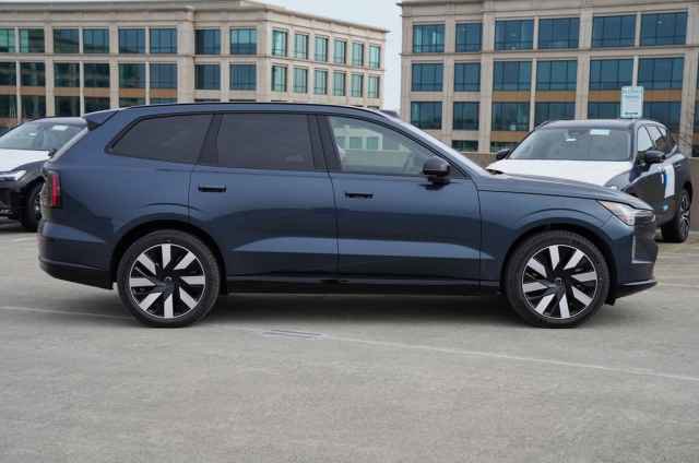 New 2025 Volvo EX90 Ultra image 3