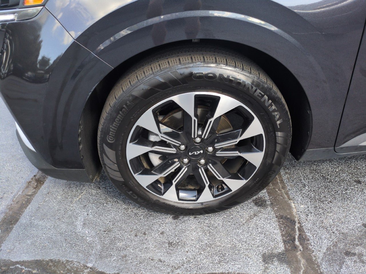Certified 2024 Kia Carnival EX FWD image 9