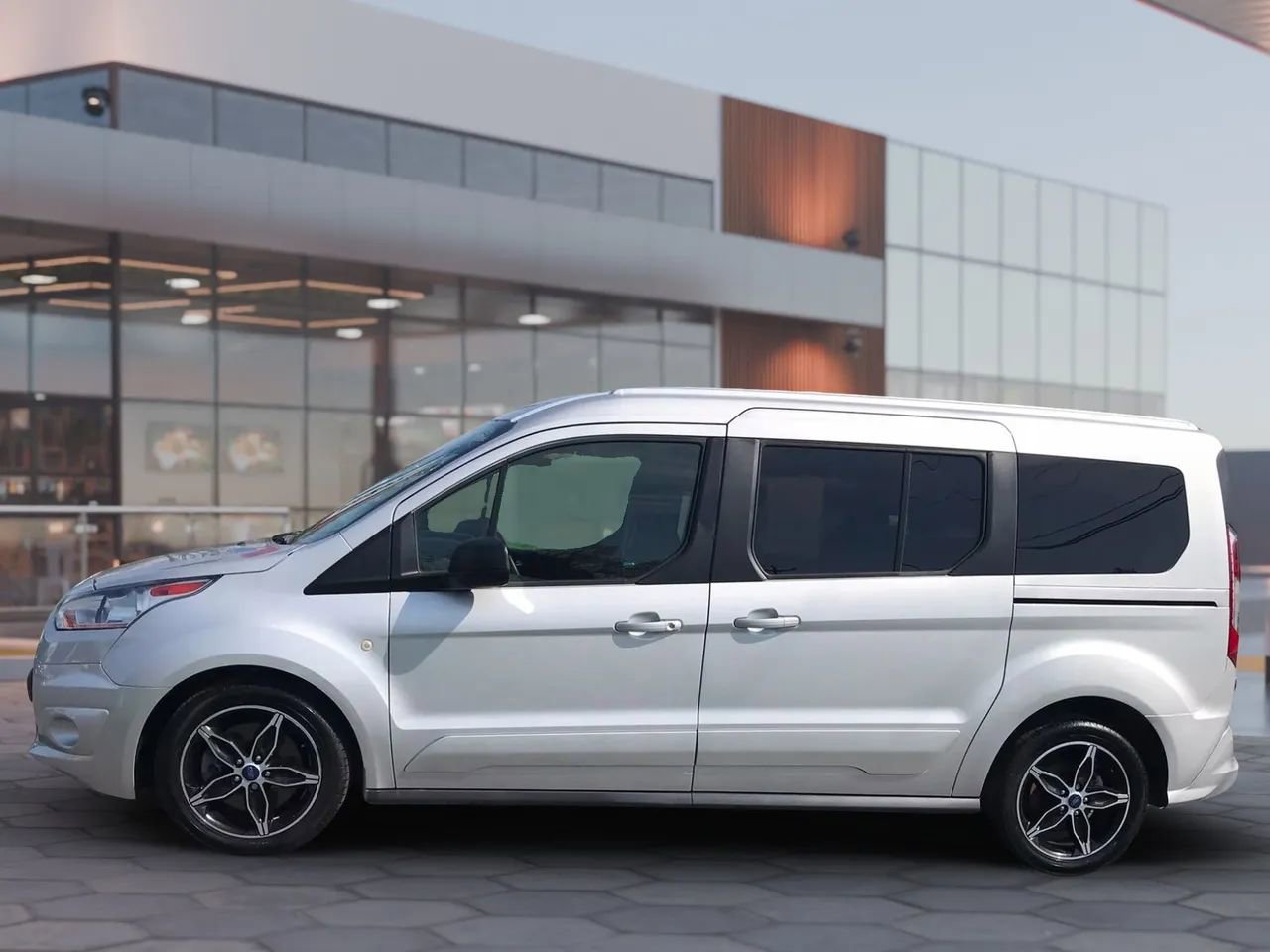 Used 2018 Ford Transit Connect XLT image 10